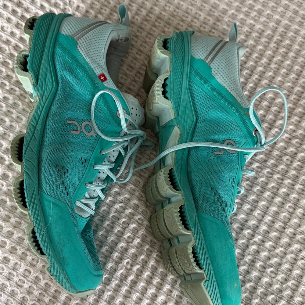 Light Teal Women's Running Sneakers
ON Running shoes. Size 7.5 - Picture 2 of 7